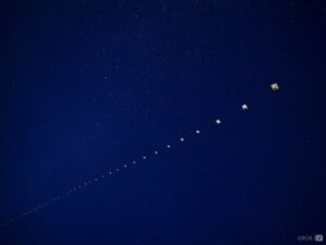 starlink visti sotto il cielo stellato